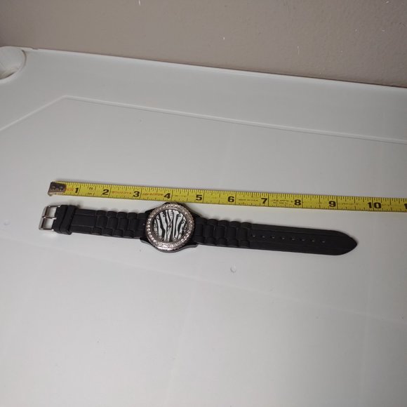 Zebra Striped Geneva Watch With Rubber Black Band - Picture 10 of 12
